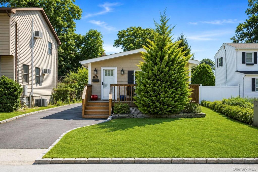 65 Hawthorne Avenue, West Babylon, NY 11704