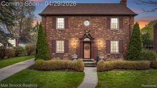 938 Lakepointe Street, Grosse Pointe Park, MI 48230