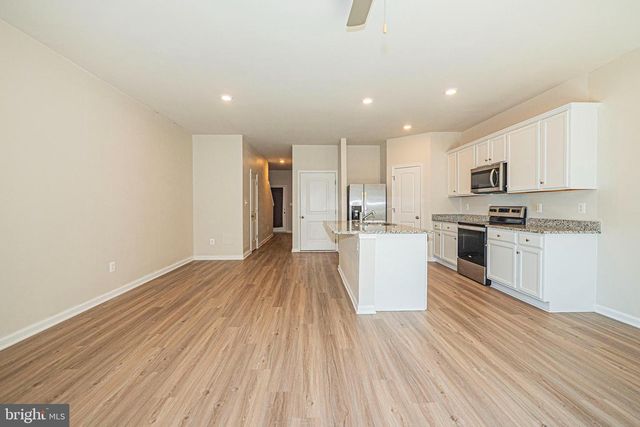 120 PADDINGTON ST, Falling Waters, WV 25419
