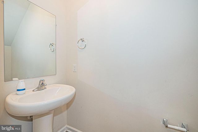 120 PADDINGTON ST, Falling Waters, WV 25419