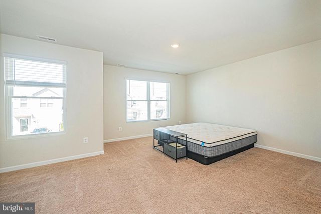120 PADDINGTON ST, Falling Waters, WV 25419