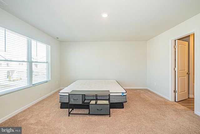 120 PADDINGTON ST, Falling Waters, WV 25419