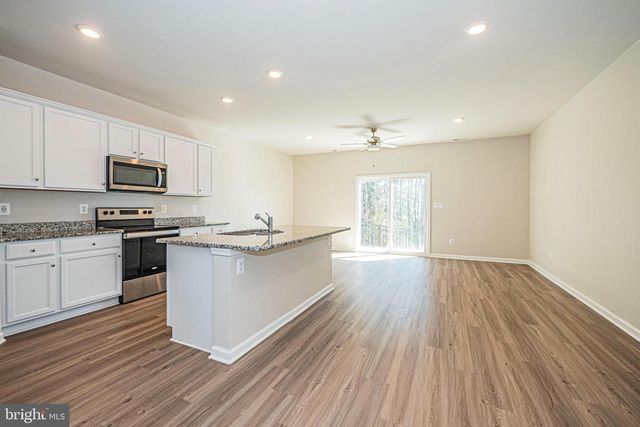 120 PADDINGTON ST, Falling Waters, WV 25419