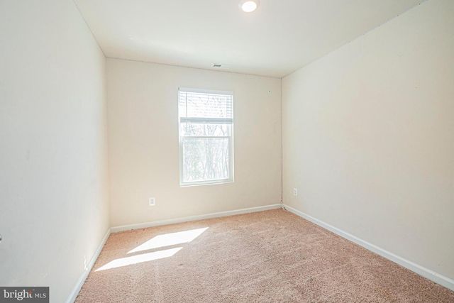 120 PADDINGTON ST, Falling Waters, WV 25419