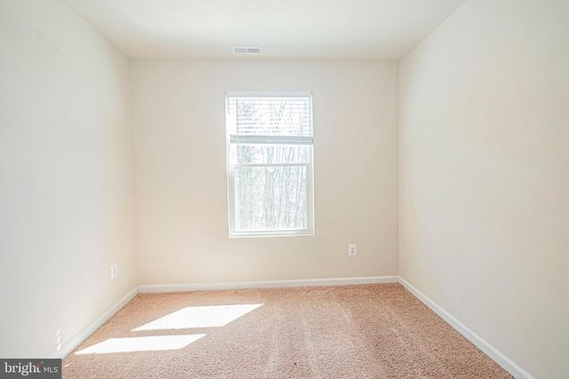 120 PADDINGTON ST, Falling Waters, WV 25419