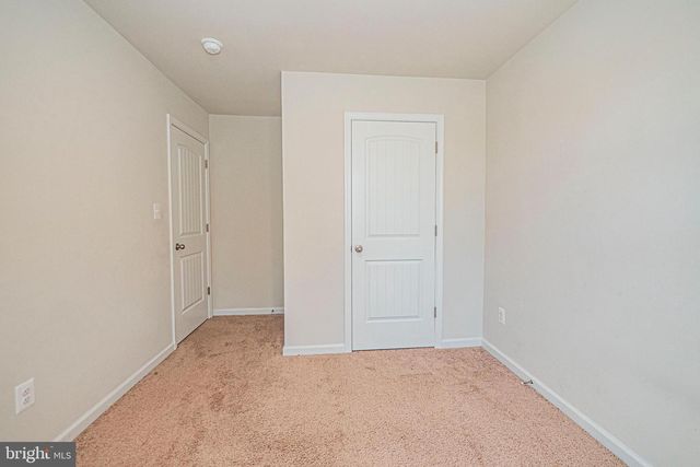 120 PADDINGTON ST, Falling Waters, WV 25419