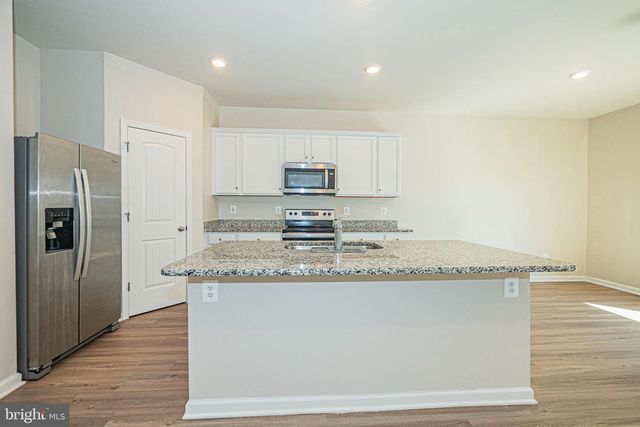 120 PADDINGTON ST, Falling Waters, WV 25419