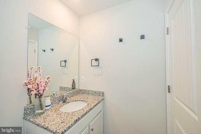 120 PADDINGTON ST, Falling Waters, WV 25419