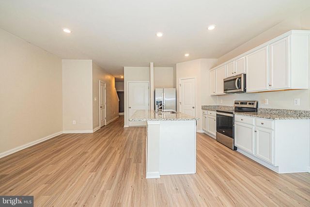120 PADDINGTON ST, Falling Waters, WV 25419