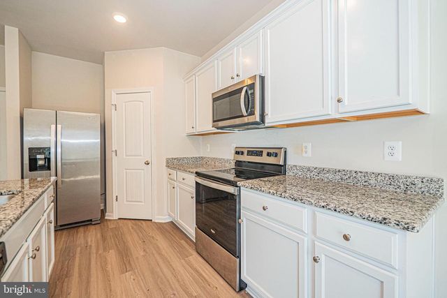 120 PADDINGTON ST, Falling Waters, WV 25419