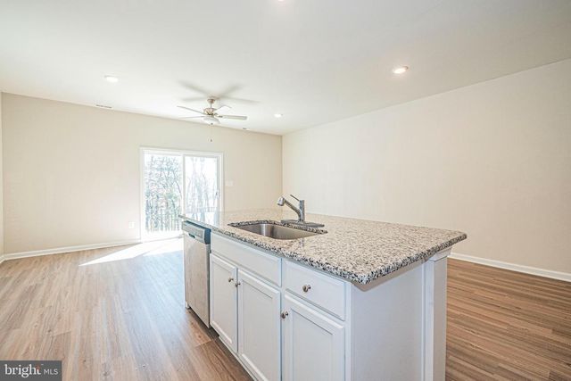 120 PADDINGTON ST, Falling Waters, WV 25419