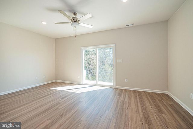 120 PADDINGTON ST, Falling Waters, WV 25419
