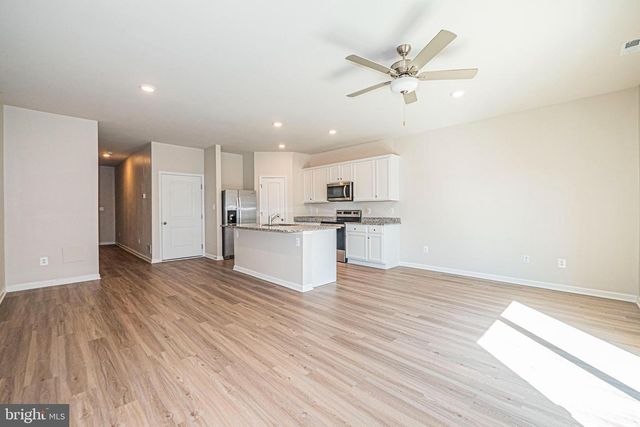 120 PADDINGTON ST, Falling Waters, WV 25419