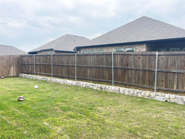 400 N Montague Street, Pilot Point, TX 76258