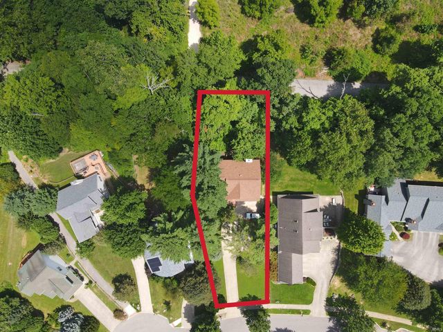 1219 S Weatherstone Lane, Bloomington, IN 47401