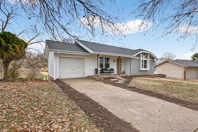 12166 La Padera Lane, Florissant, MO 63033