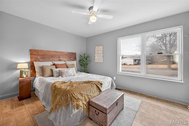 12166 La Padera Lane, Florissant, MO 63033