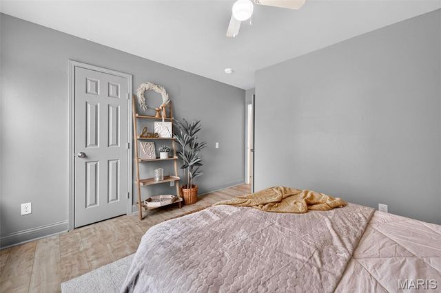 12166 La Padera Lane, Florissant, MO 63033