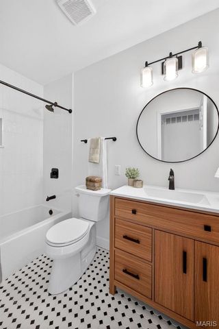 12166 La Padera Lane, Florissant, MO 63033