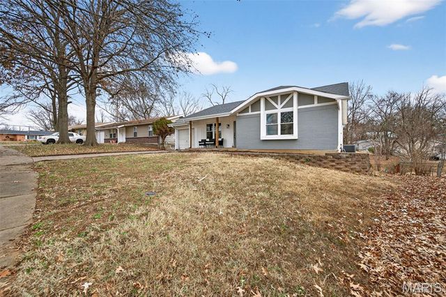 12166 La Padera Lane, Florissant, MO 63033