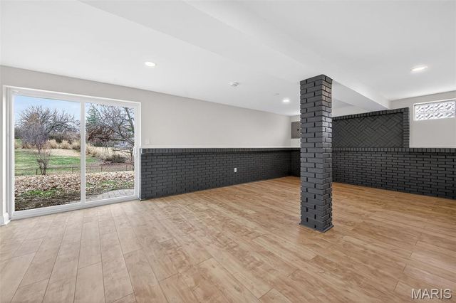 12166 La Padera Lane, Florissant, MO 63033