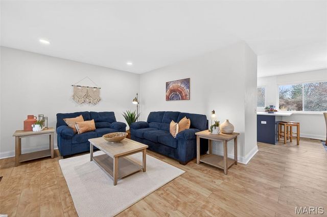 12166 La Padera Lane, Florissant, MO 63033