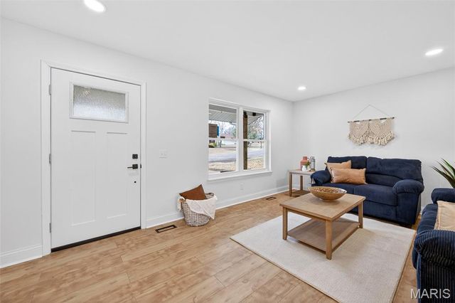 12166 La Padera Lane, Florissant, MO 63033