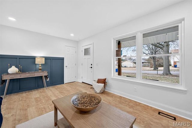 12166 La Padera Lane, Florissant, MO 63033