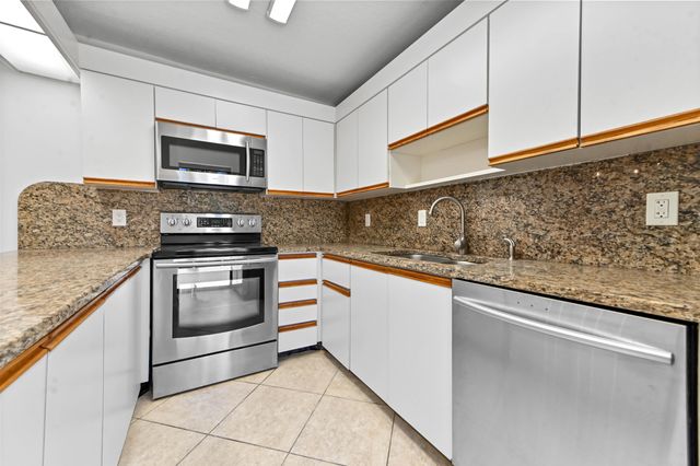 825 Center Street 12a, Jupiter, FL 33458