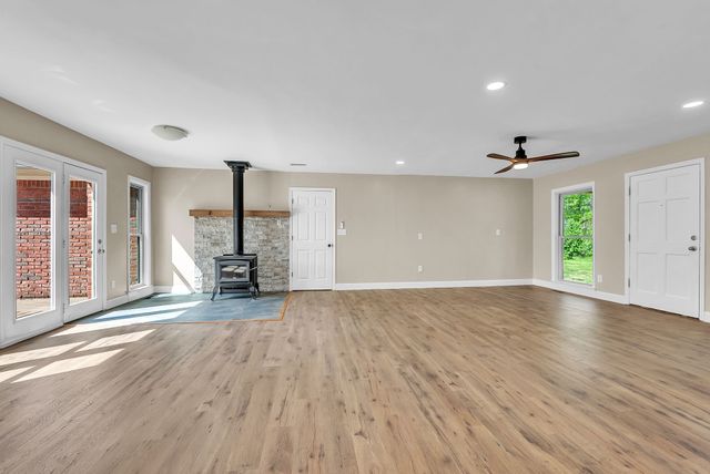 1819 Barker Rd, Columbia, TN 38401