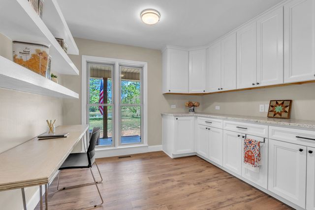 1819 Barker Rd, Columbia, TN 38401