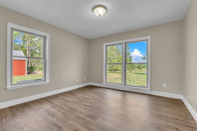 1819 Barker Rd, Columbia, TN 38401