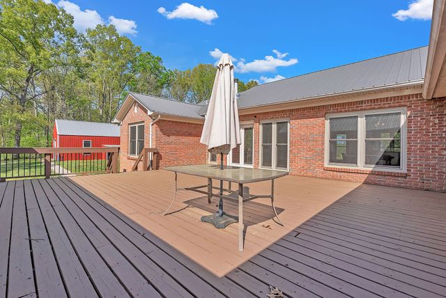 1819 Barker Rd, Columbia, TN 38401