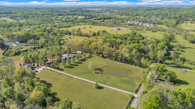 1819 Barker Rd, Columbia, TN 38401