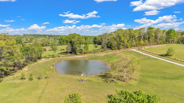 1819 Barker Rd, Columbia, TN 38401