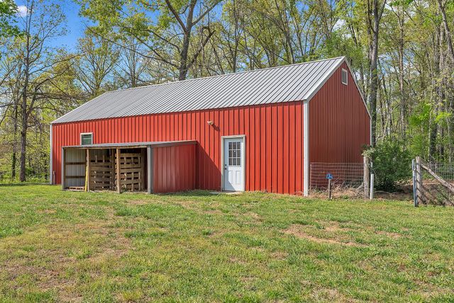 1819 Barker Rd, Columbia, TN 38401