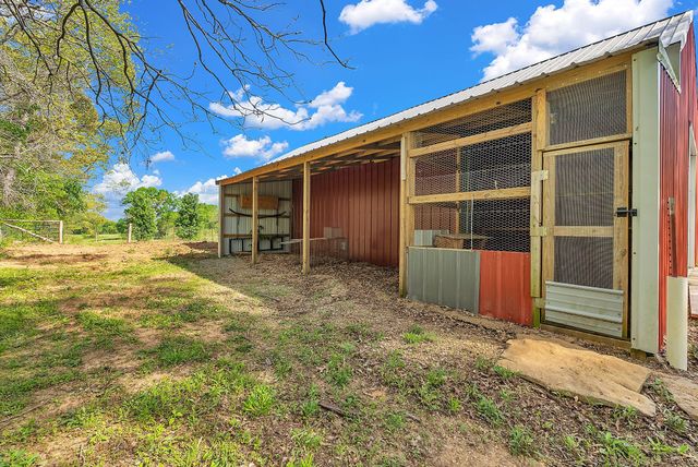 1819 Barker Rd, Columbia, TN 38401
