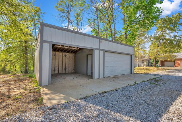 1819 Barker Rd, Columbia, TN 38401