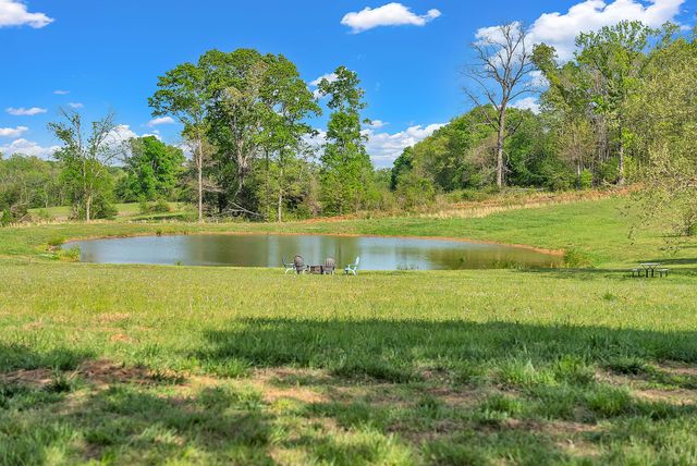 1819 Barker Rd, Columbia, TN 38401