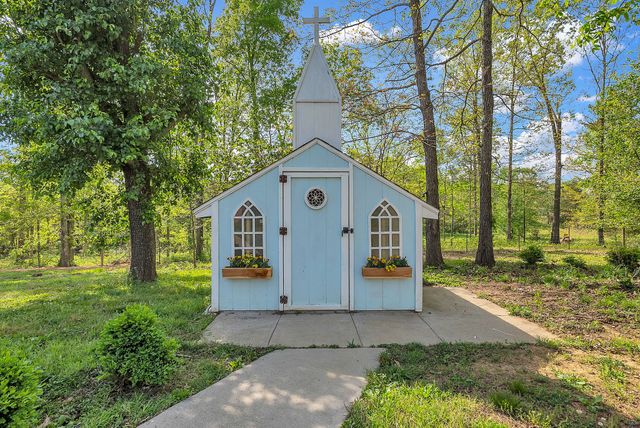 1819 Barker Rd, Columbia, TN 38401