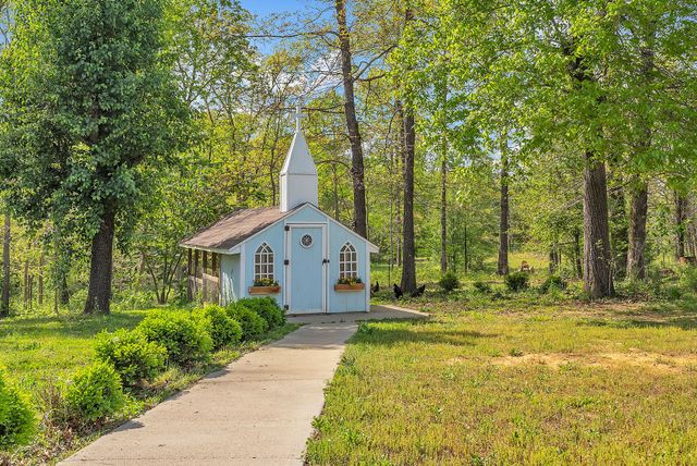 1819 Barker Rd, Columbia, TN 38401