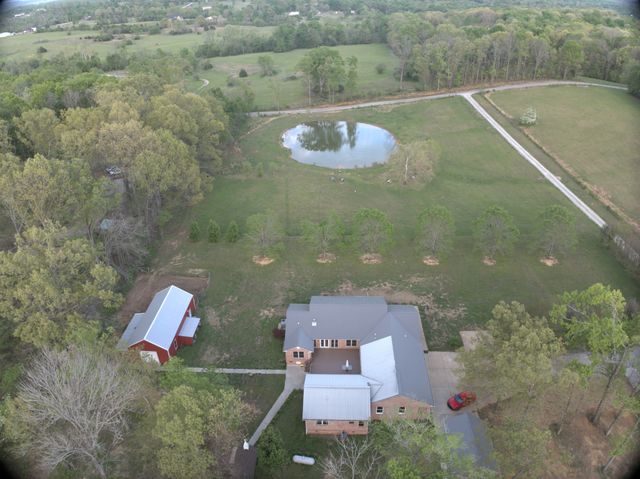 1819 Barker Rd, Columbia, TN 38401