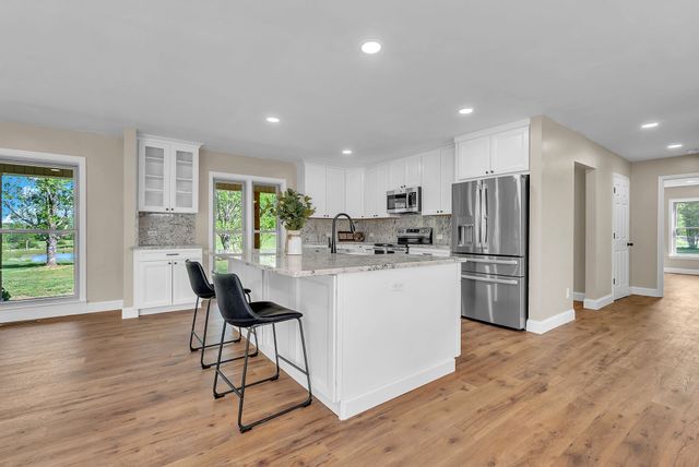 1819 Barker Rd, Columbia, TN 38401