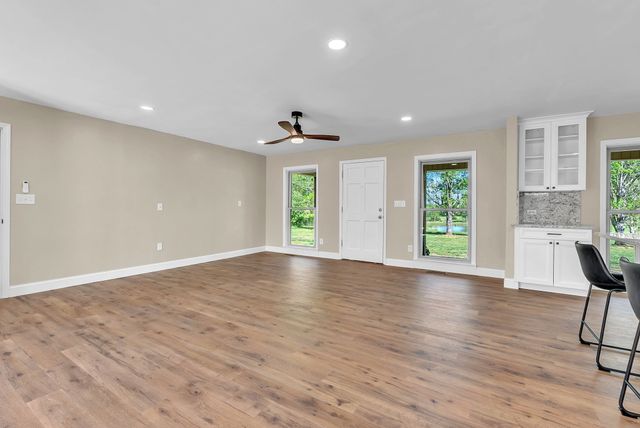 1819 Barker Rd, Columbia, TN 38401