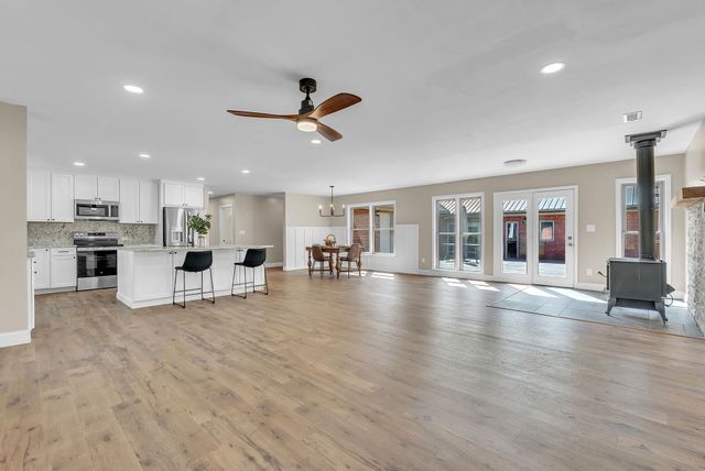 1819 Barker Rd, Columbia, TN 38401