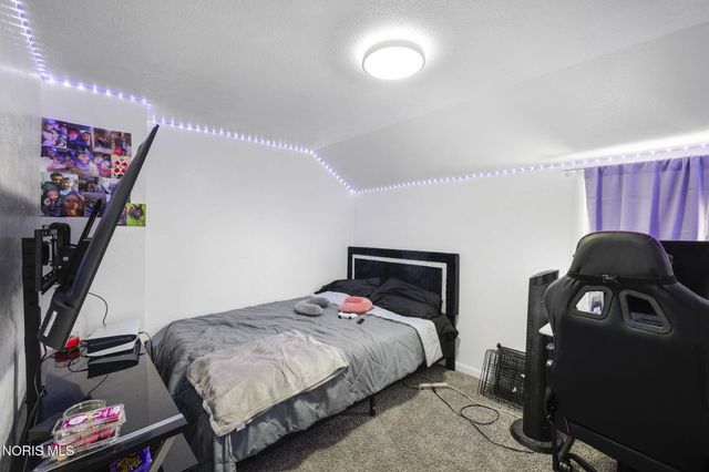 1466 Sunshine Street, Oregon, OH 43616