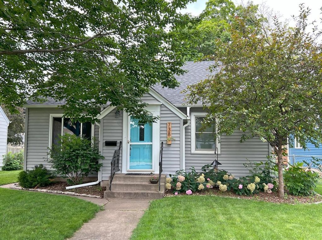 738 6th Avenue S, South Saint Paul, MN 55075