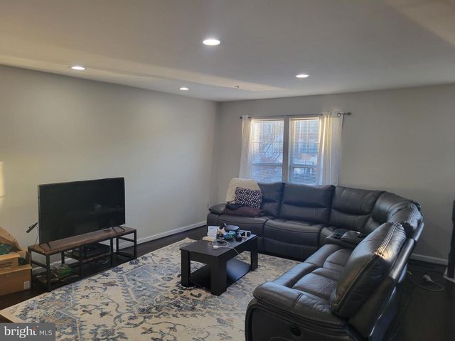 6026 CEDAR POST DR, District Heights, MD 20747