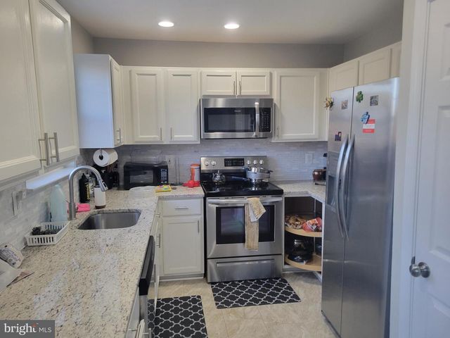 6026 CEDAR POST DR, District Heights, MD 20747