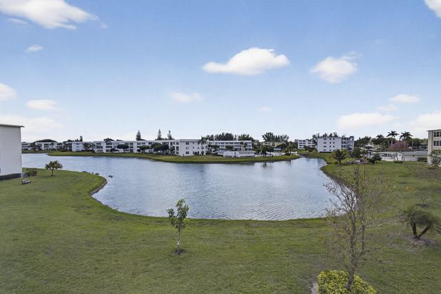 361 Wellington J, West Palm Beach, FL 33417